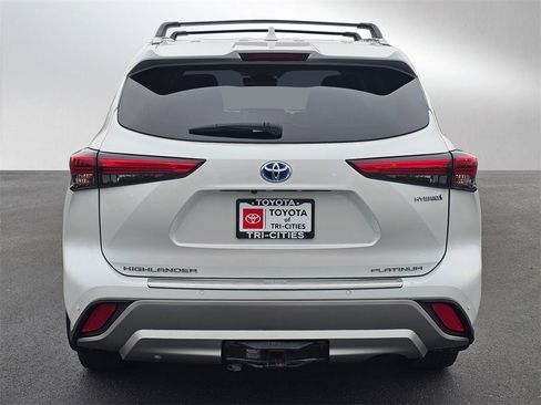 Used 2022 Toyota Highlander Platinum image 4