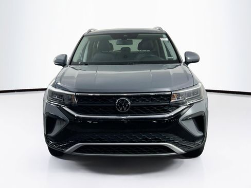 Used 2022 Volkswagen Taos SE image 2