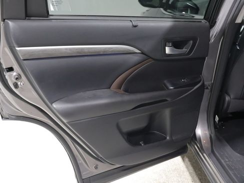 Used 2017 Toyota Highlander Limited w/ Protection Package #3 AWD/4WD image 19