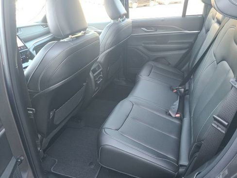 New 2025 Jeep Grand Cherokee Limited w/ Luxury Tech Group II image 20