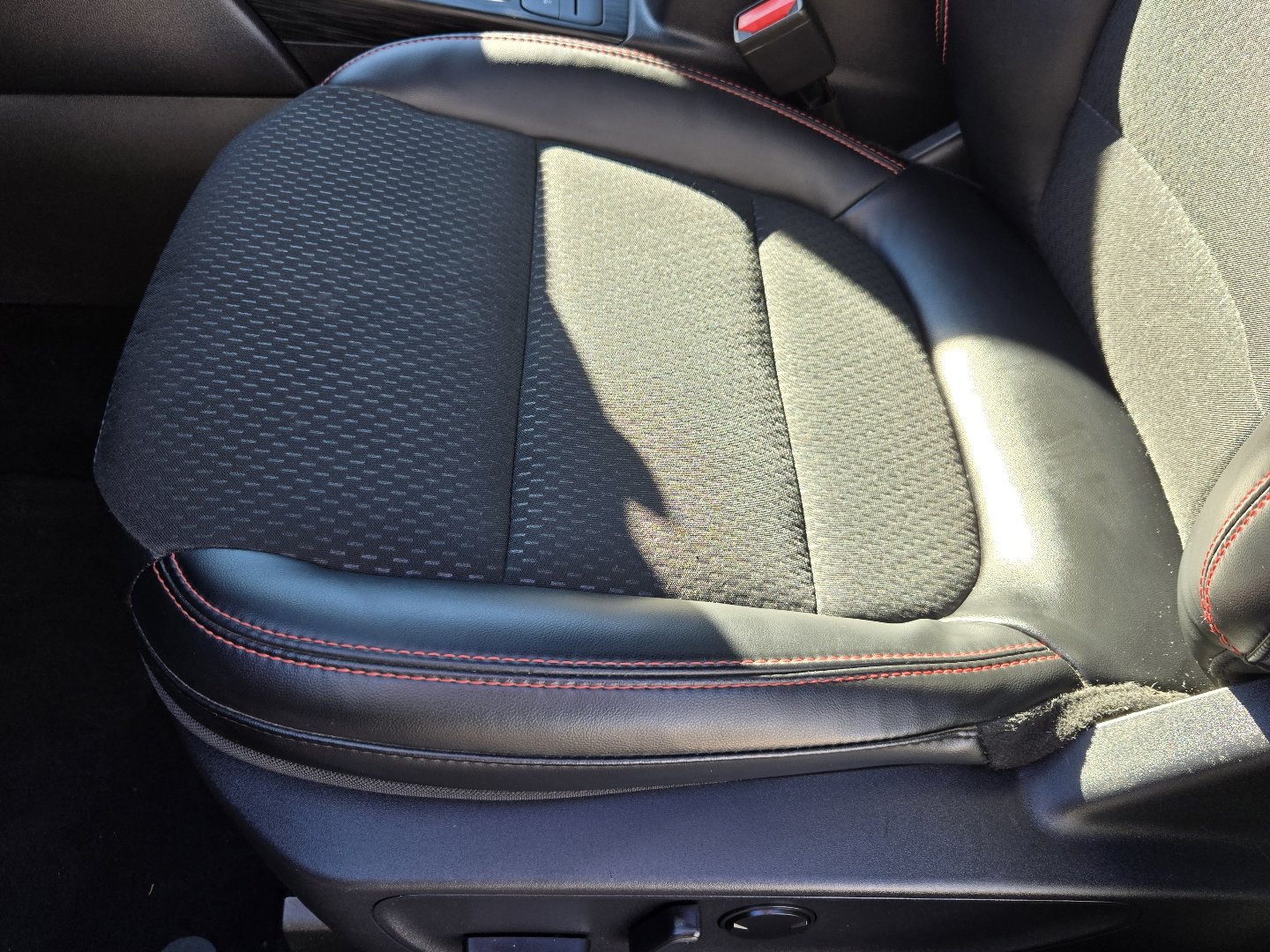 Used 2025 Ford Escape ST-Line Select AWD/4WD image 14