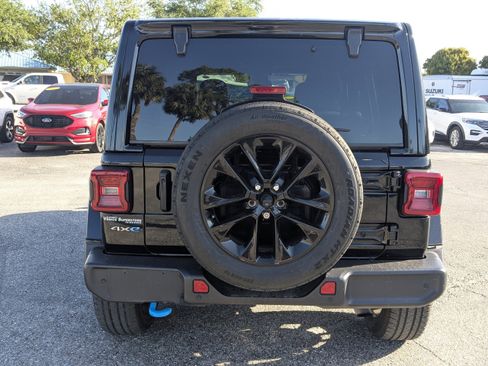 Used 2024 Jeep Wrangler Unlimited Sahara w/ Safety Group AWD/4WD image 5