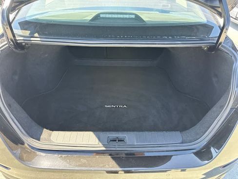 Used 2025 Nissan Sentra SR FWD image 10
