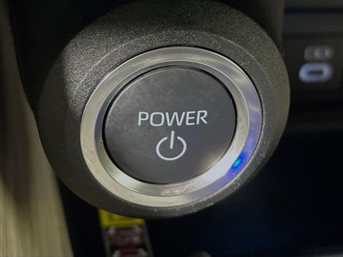 Used 2024 Toyota Venza XLE image 20