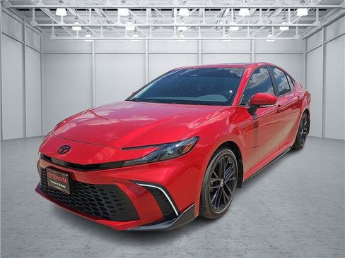 Certified 2025 Toyota Camry SE w/ Convenience Package FWD image 1