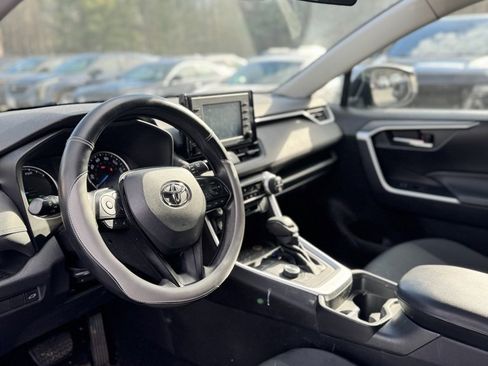 Used 2021 Toyota RAV4 XLE image 12