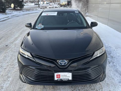 Certified 2018 Toyota Camry LE image 33