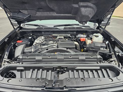 Used 2025 Chevrolet Silverado 3500 LTZ image 9