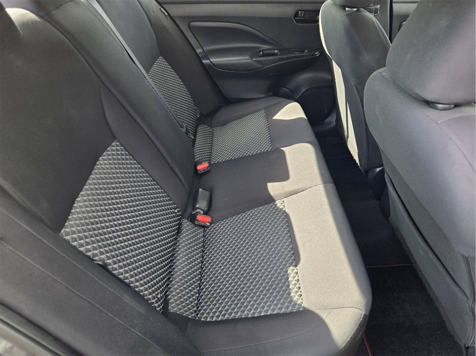 Used 2022 Nissan Versa S FWD image 28