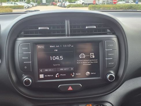 Used 2025 Kia Soul LX w/ LX Technology Package FWD image 24