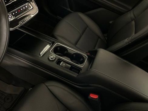 Used 2025 Lincoln Corsair Reserve image 17
