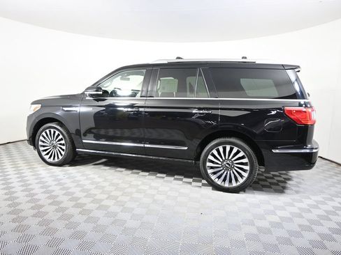 Used 2018 Lincoln Navigator Reserve w/ Technology Package AWD/4WD image 3