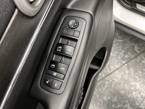 Used 2018 Jeep Grand Cherokee Limited image 8
