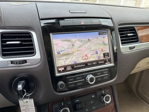 Used 2014 Volkswagen Touareg VR6 image 17