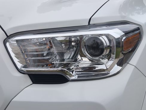 Certified 2023 Toyota Tacoma SR5 image 6