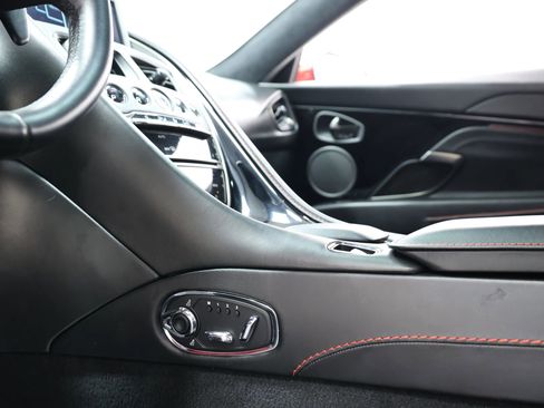 Used 2018 Aston Martin DB11 V12 RWD image 23