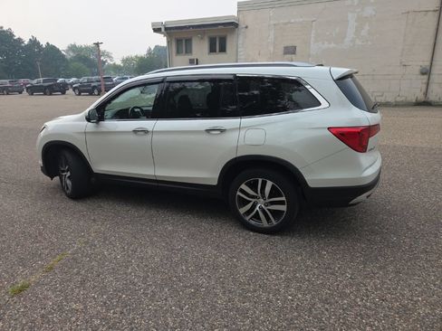 Used 2017 Honda Pilot Elite image 8