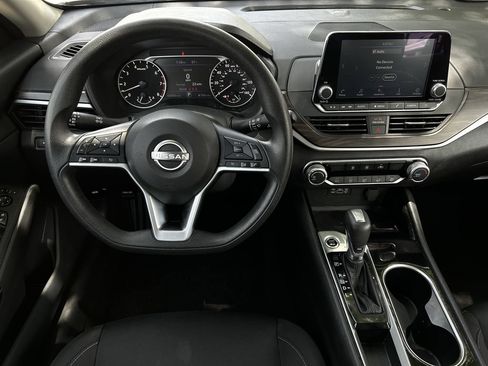 Used 2024 Nissan Altima 2.5 SV FWD image 13