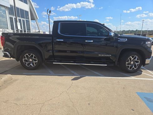 Used 2023 GMC Sierra 1500 SLT AWD/4WD image 4