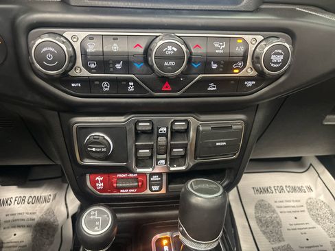Used 2022 Jeep Gladiator Rubicon w/ Cold Weather Group image 30