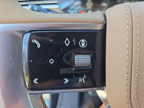 New 2026 Land Rover Range Rover Long Wheelbase SE image 17