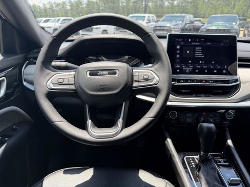 Certified 2025 Jeep Compass Limited AWD/4WD image 8