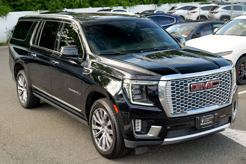 Used 2022 GMC Yukon XL Denali AWD/4WD image 9