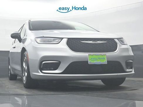 Used 2023 Chrysler Pacifica Limited image 28