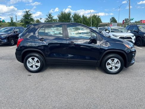 Used 2021 Chevrolet Trax LS AWD/4WD image 9