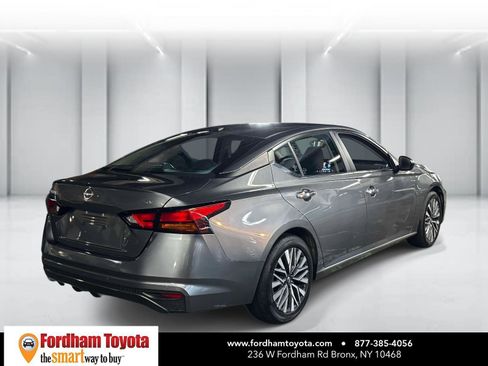 Used 2024 Nissan Altima 2.5 SV FWD image 7