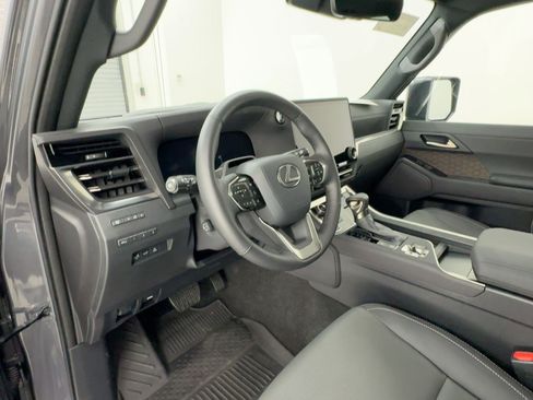 Used 2024 Lexus GX 550 w/ Accessory Package (Z1) image 4