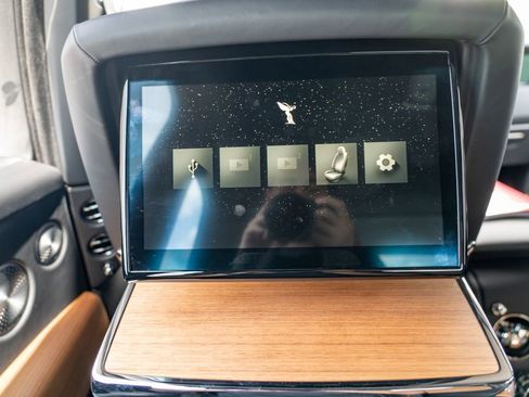 Used 2025 Rolls-Royce Cullinan image 20