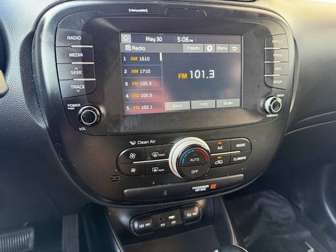 Used 2018 Kia Soul + FWD image 25