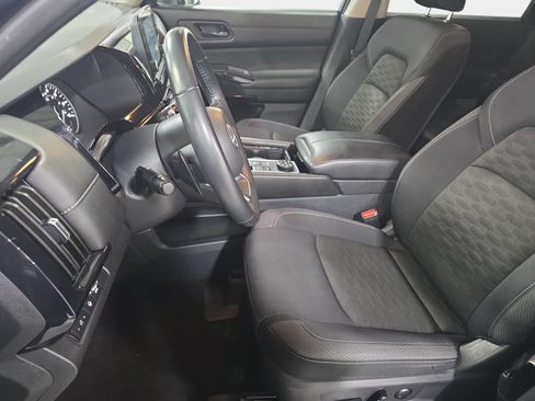 Used 2025 Nissan Pathfinder SV AWD/4WD image 15