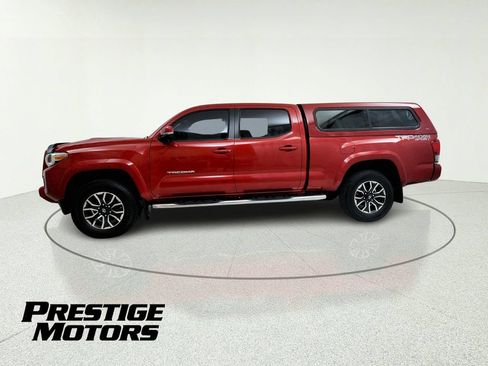 Used 2017 Toyota Tacoma TRD Sport w/ Tow Package AWD/4WD image 4