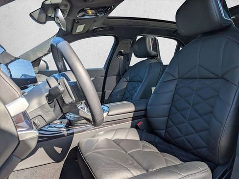 Used 2025 BMW 740i xDrive w/ Premium Package image 17