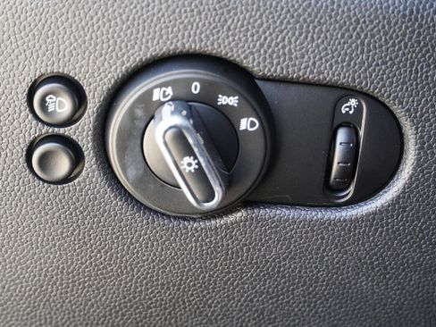 Used 2023 MINI Cooper 2-Door Hardtop image 21