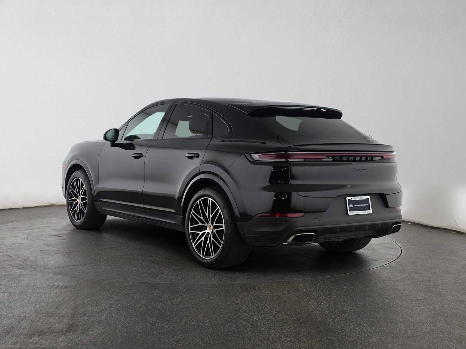 Used 2024 Porsche Cayenne Coupe AWD/4WD image 3