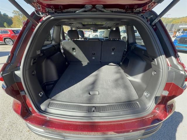 Used 2026 Jeep Grand Cherokee Limited w/ Limited Altitude Package AWD/4WD image 28