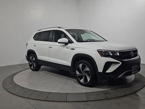 Used 2024 Volkswagen Taos SE image 8