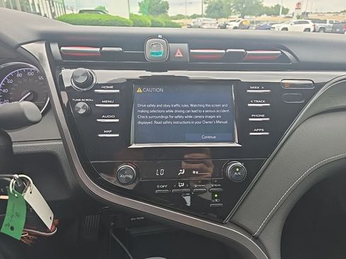 Used 2019 Toyota Camry SE image 10