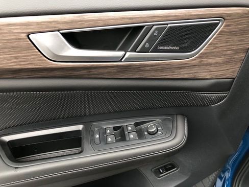 Used 2025 Volkswagen Atlas SEL Premium R-Line image 11