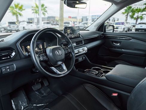 Used 2023 Honda Pilot Elite image 2