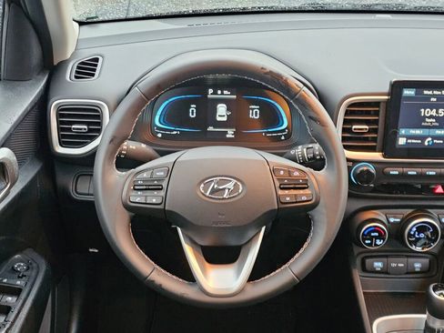 Used 2025 Hyundai Venue SEL image 14