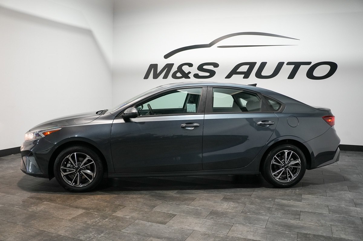 Used 2023 Kia Forte LXS FWD image 3