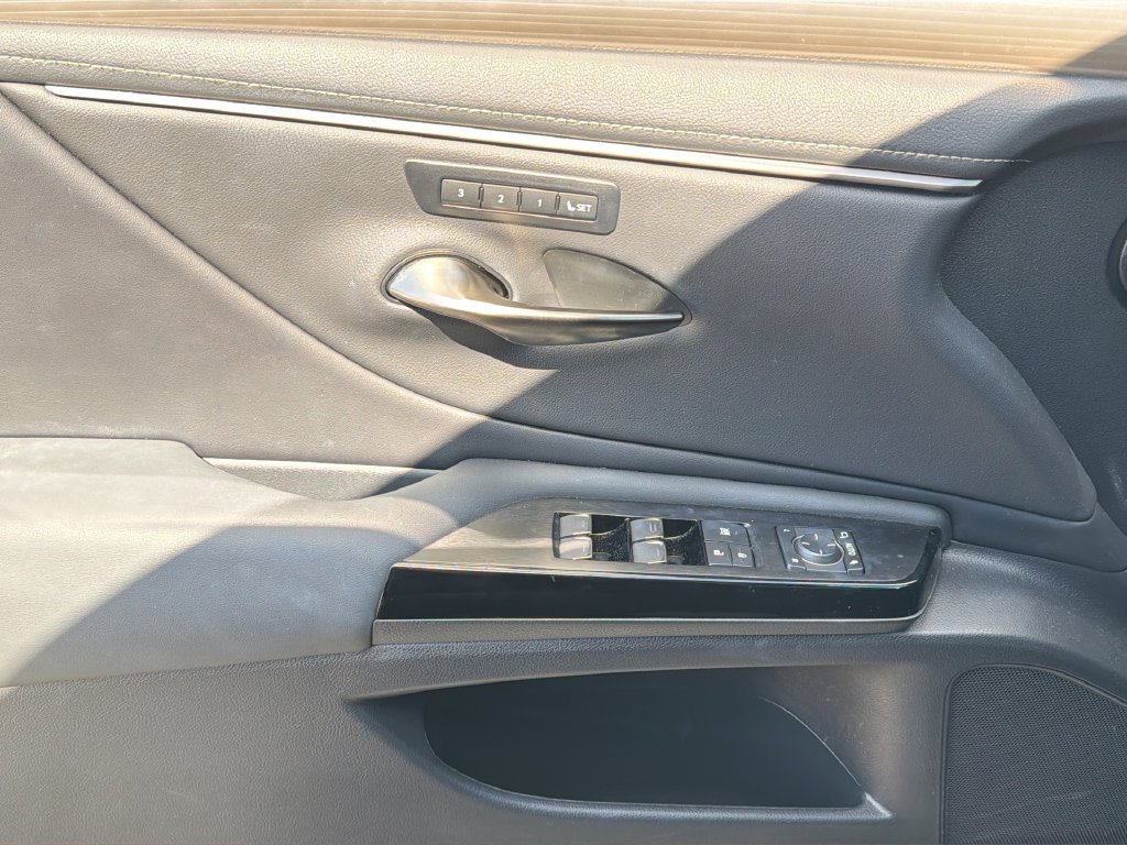 Used 2024 Lexus ES 350 F Sport w/ Accessory Package (Z2) FWD image 29