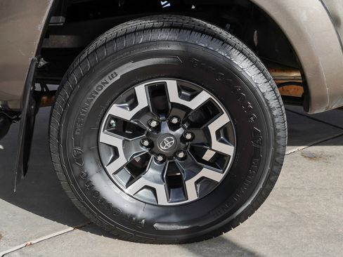 Used 2011 Toyota Tacoma 4x4 Double Cab w/ SR5 Pkg #2 image 11