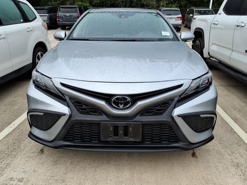 Used 2023 Toyota Camry SE image 3