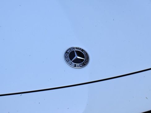 Used 2023 Mercedes-Benz GLB 250 4MATIC image 2