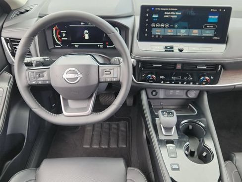 Used 2025 Nissan Rogue Platinum FWD image 27